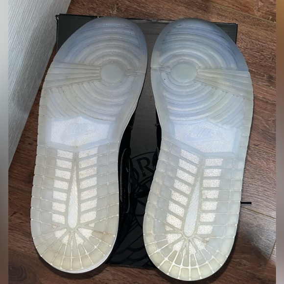 Selling slightly used jordan 1 mid space jam 300$
proof of footlocker receipt - Picture 4 of 4